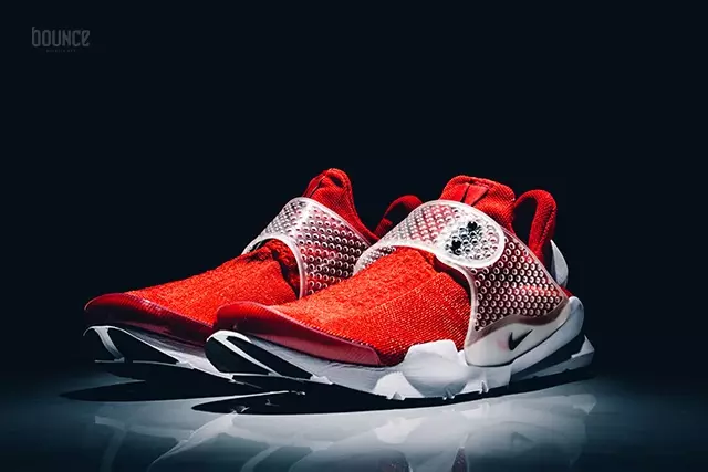 Cluiche Red Nike Sock Dart