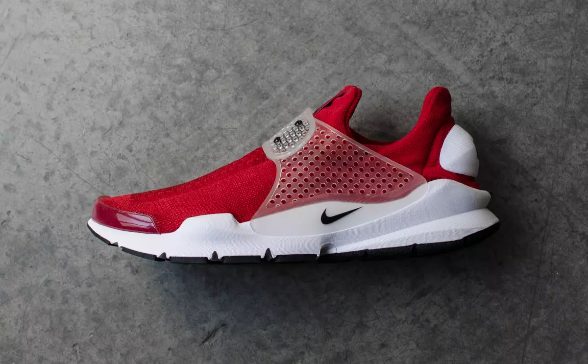 Nike Sock Dart 2016 година