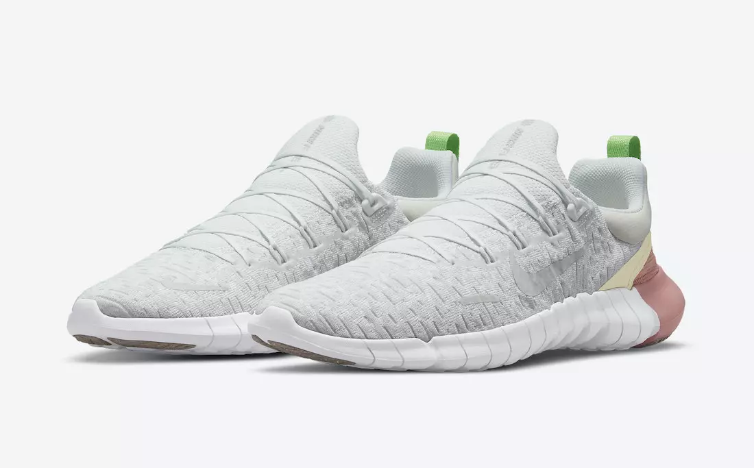 Nike Free Run 5.0 сочетает в себе белый и серый туман