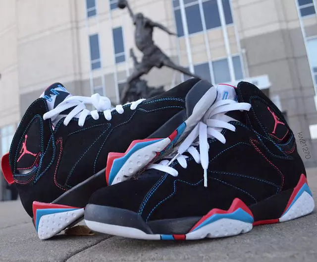 Air Jordan 7 פאַרקערט אָריאָן מוסטער