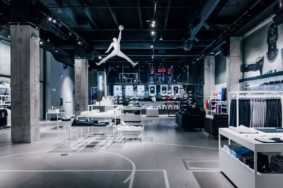 Jordan Brand Toronto Yonge 306 Posizione