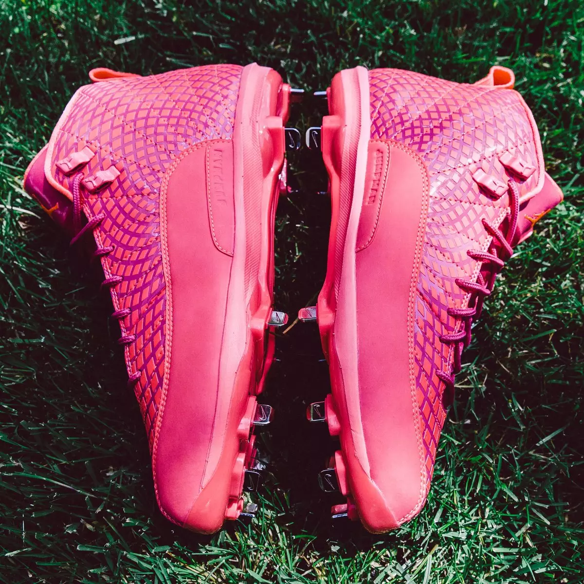 Air Jordan 12 Pink Mammendag Baseball Cleats