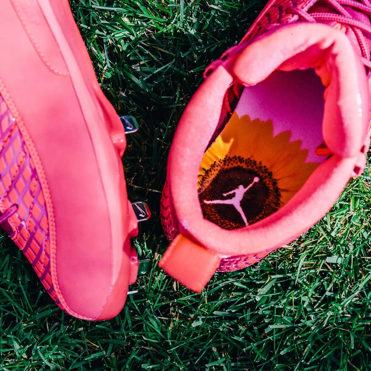 Botines de beisbol Air Jordan 12 rosa per al dia de la mare