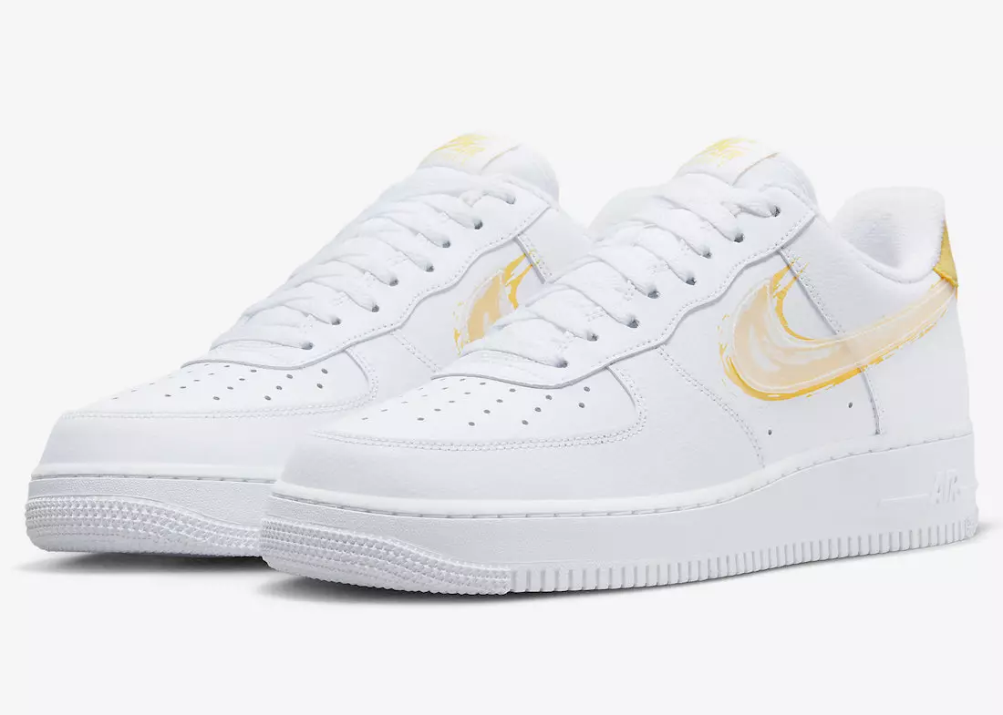 Біло-жовті кросівки Nike Air Force 1 Low «Brushstroke Swoosh».