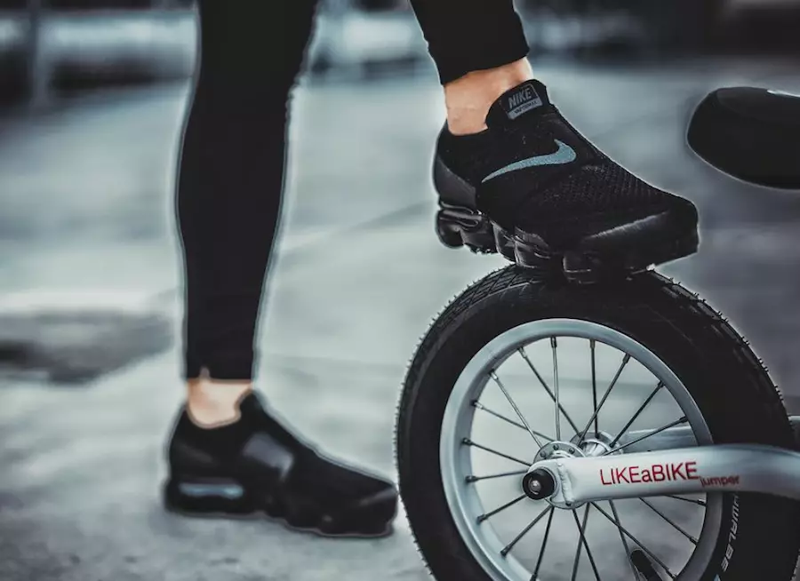 Nike Air VaporMax Strap On-Feet