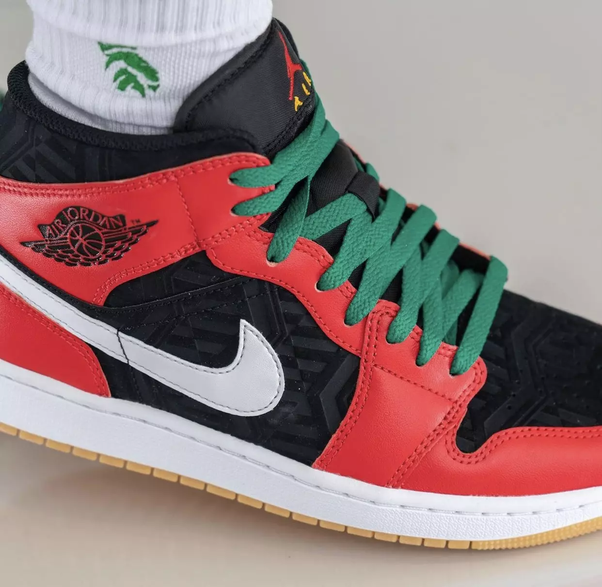 Air Jordan 1 Mid Christmas DQ8417-006 Buraxılış Tarixi