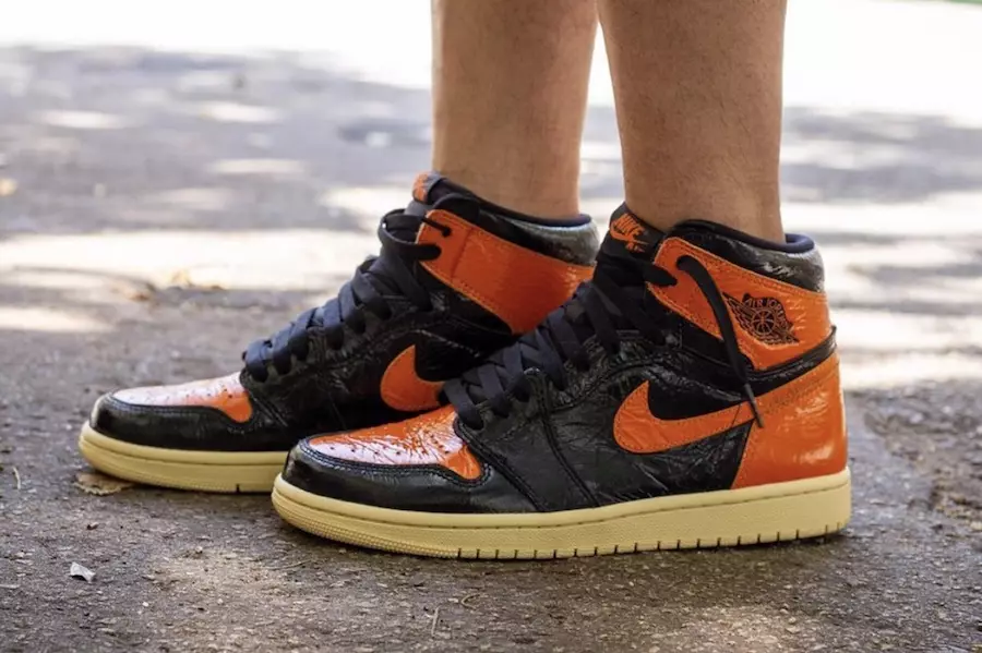 Air Jordan 1 Shattered Backboard 3.0 555088-028 תאריך פרסום 2019 ברגל