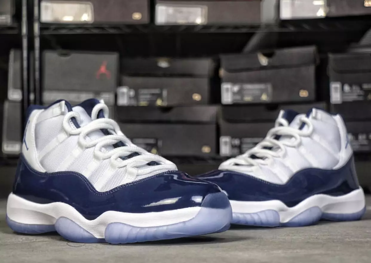 Air Jordan 11 Midnight Navy Culoare: Alb/Midnight Navy-Albastru universitar Cod stil: 378037-123 Data lansării: 24 noiembrie 2017 Preț: 220 USD