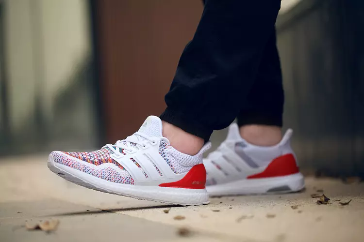 Adidas Ultra Boost Multicolor crvena peta na stopalu