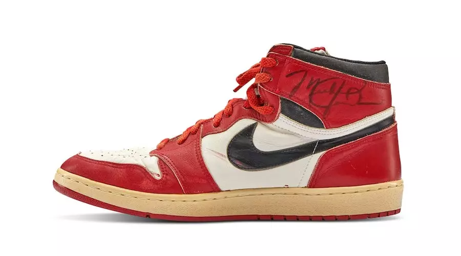 Campione del giocatore di Air Jordan 1 Chicago indossato da Michael Jordan