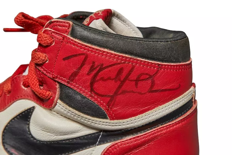 Michael Jordan Game-Worn Air Jordan 1 Chicago-spillereksempel