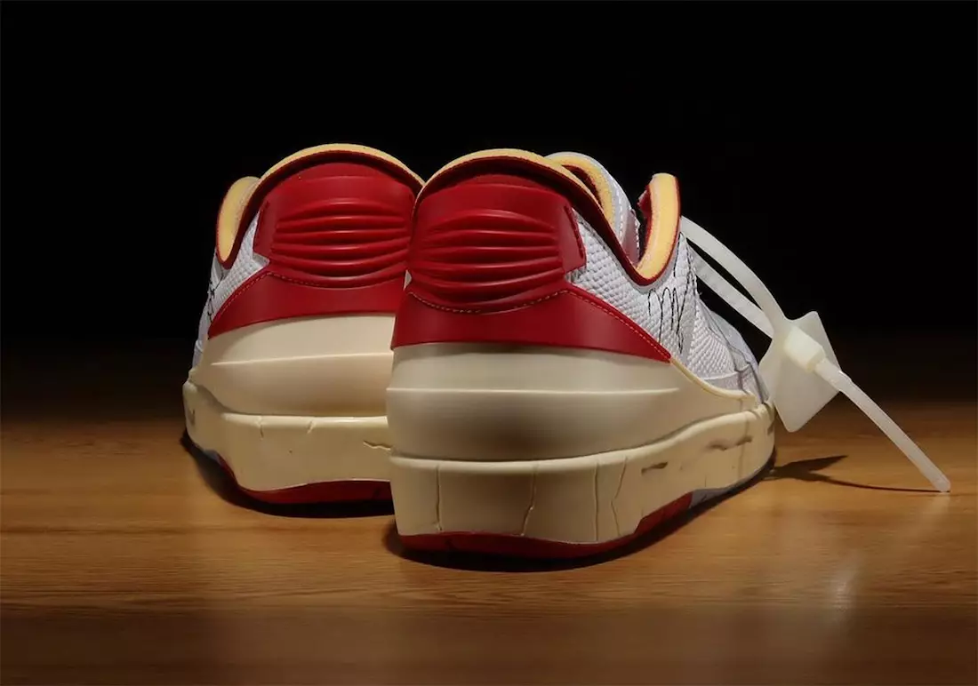 Törtfehér Air Jordan 2 Low White Varsity Red Megjelenési dátum