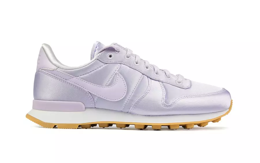 Nike WMNS Internationalist QS Satin გამოდის