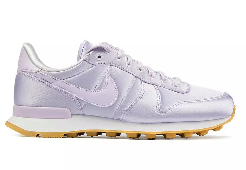 نايك WMNS Internationalist QS Satin Barely Grape 919989-500