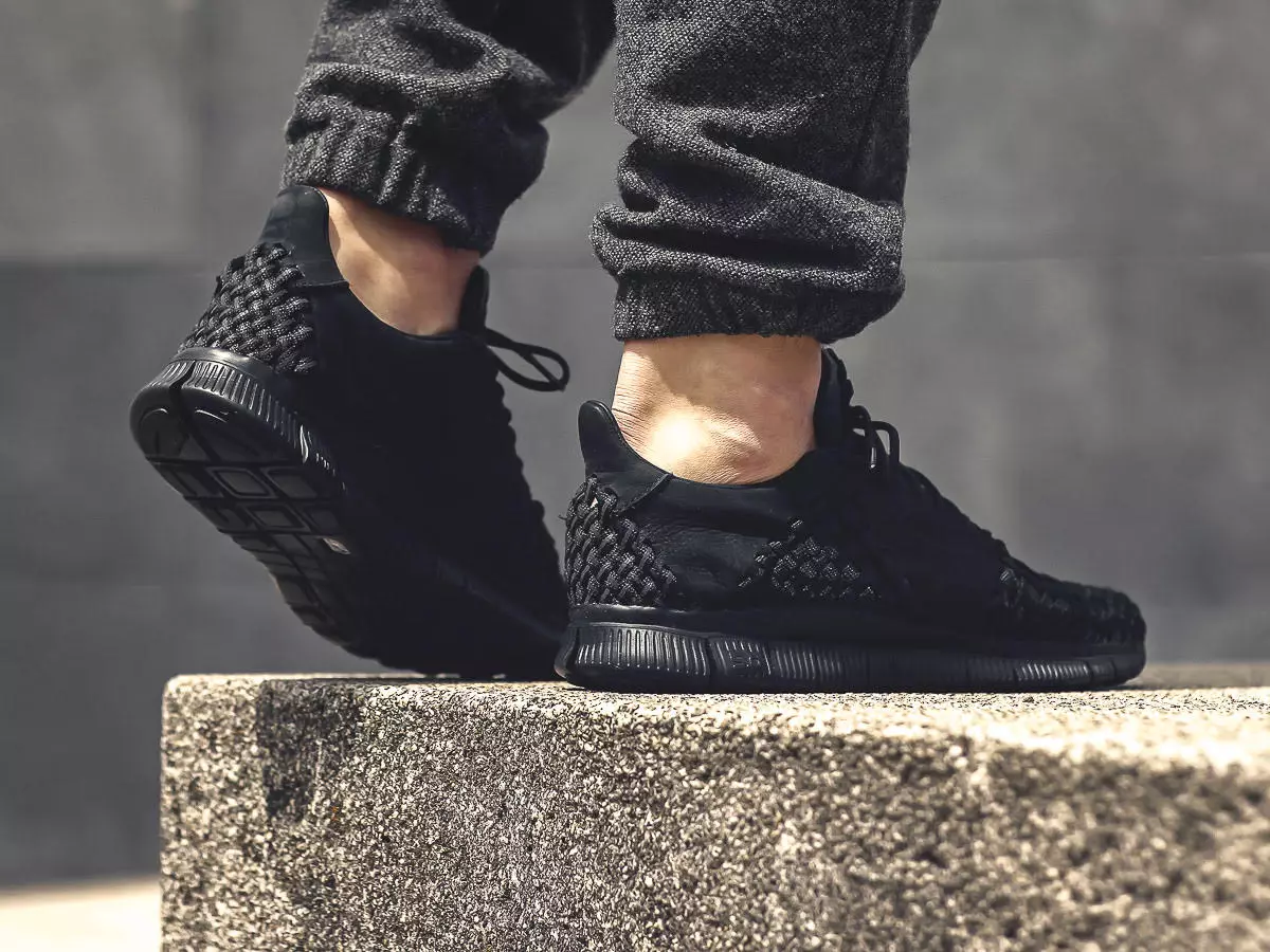 Nike Hitam Percuma Inneva Woven 2