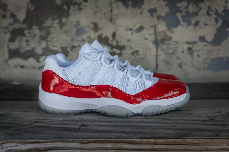 Air Jordan 11 niskorazredni crveni i tamnoplavi guma