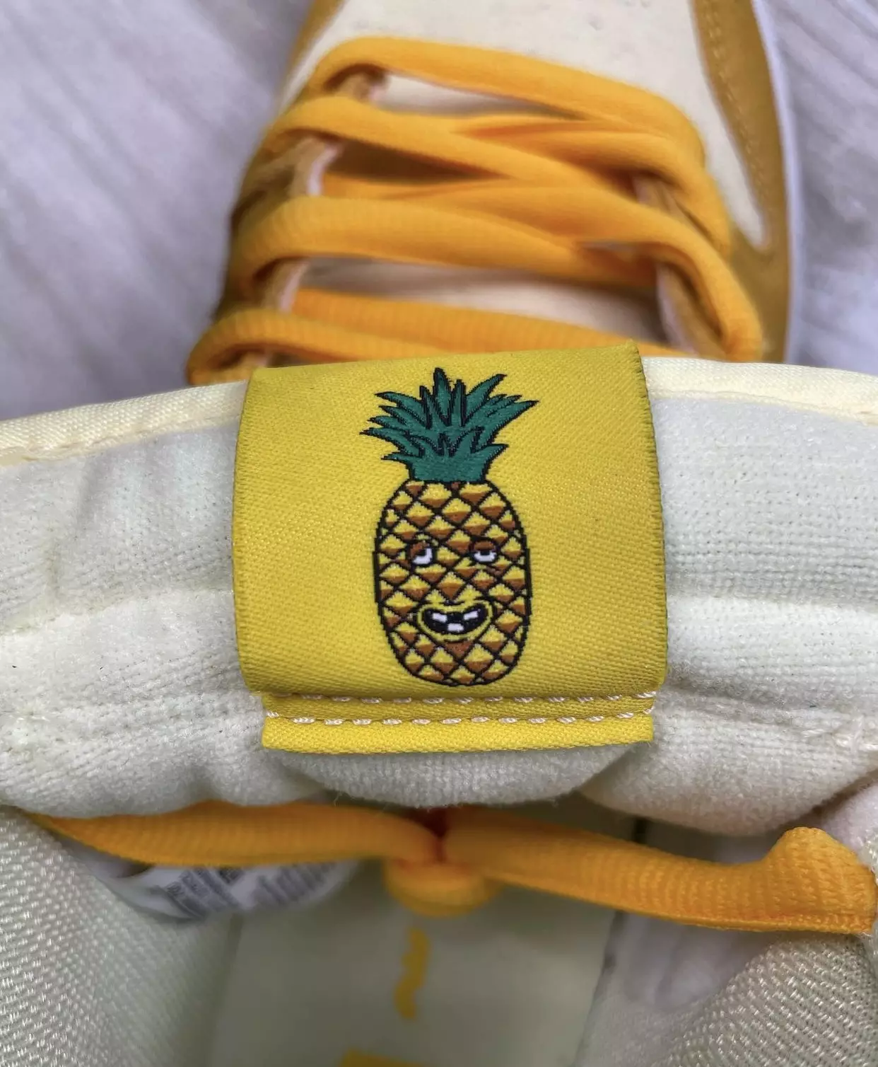 Nike SB Dunk High Pineapple DM0808-700 Data lansării în mână