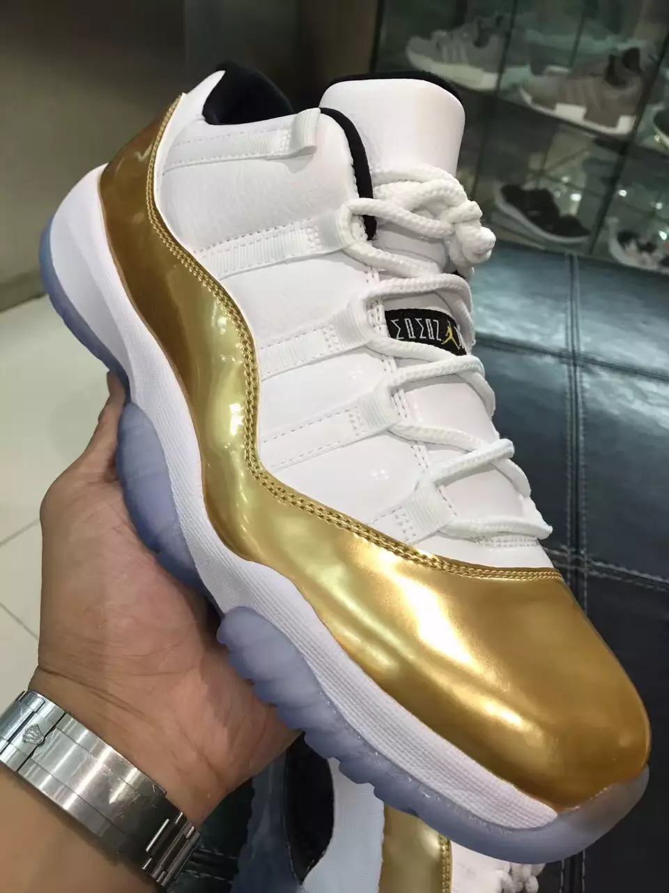 Air Jordan 11 lav hvid metallisk guldmønt