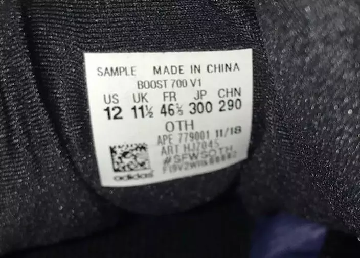 adidas Yeezy Boost 700 MNVN Paars Sample