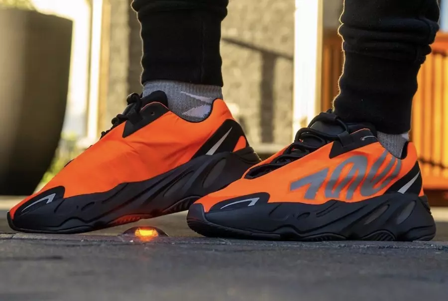 Adidas 700 MNVN Orange FV3258 Julkaisupäivä