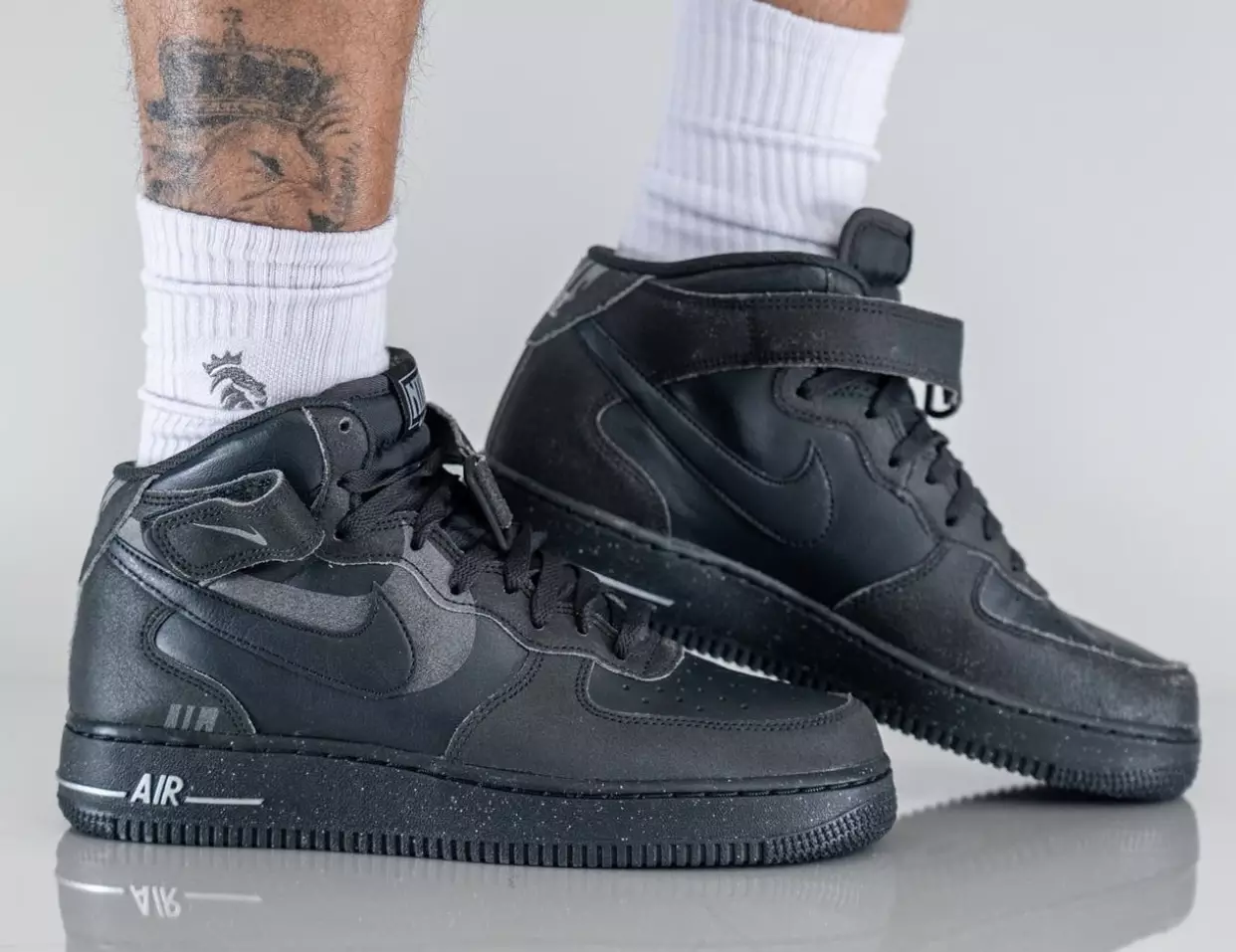 Nike Air Force 1 Mid Off Noir Black DQ7666-001 Utgivningsdatum på fötterna