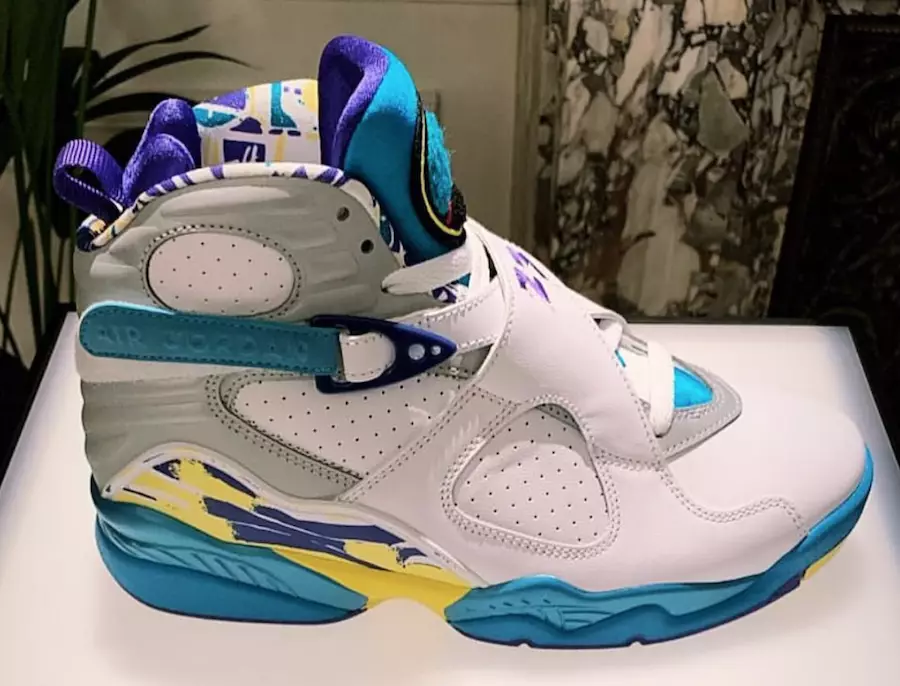 Primera vista de la data de llançament del 2019 de les Air Jordan 8 White Aqua per a dona CI1236-100