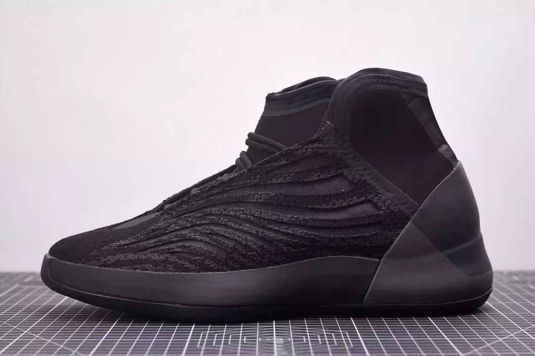 adidas Yeezy Basketball verschijnt in het zwart