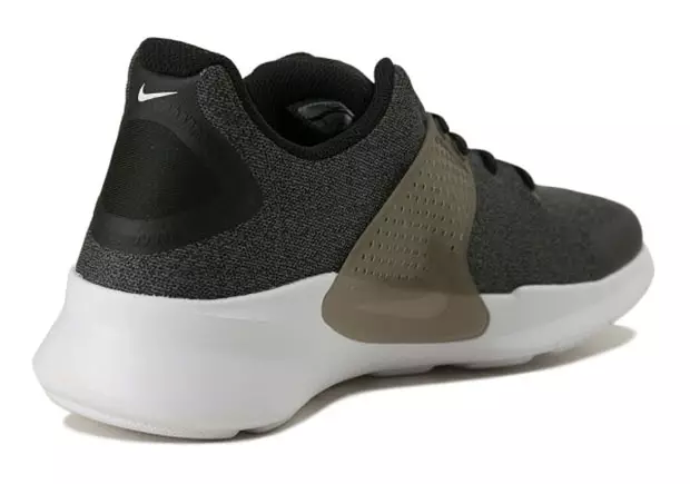 Nike arrowz liath dubh