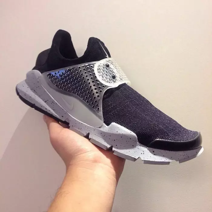 조각 디자인 Nike Sock Dart Oreo