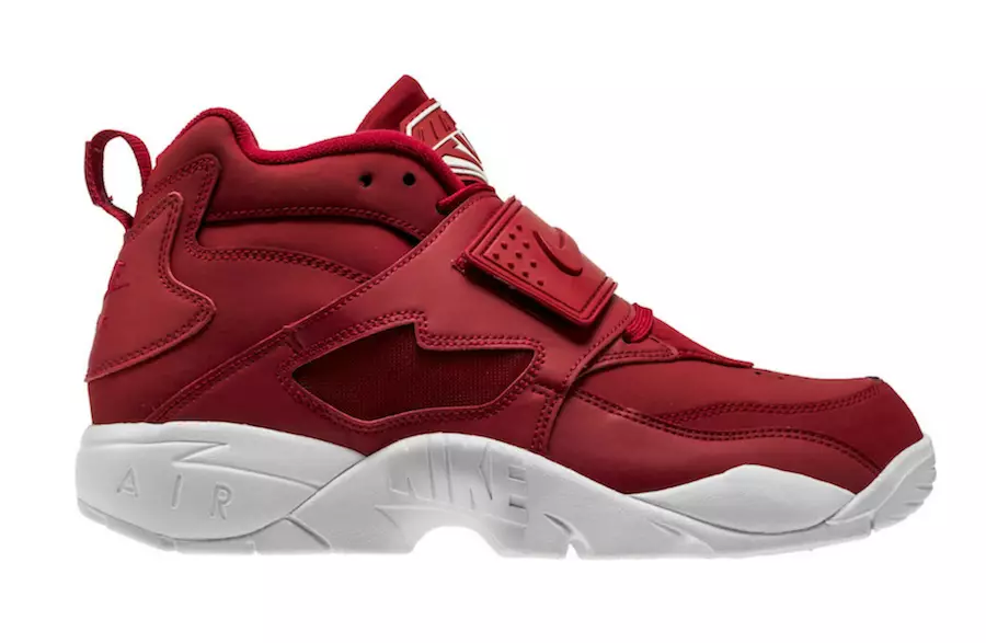 Nike Air Diamond Turf Releases i rött och vitt