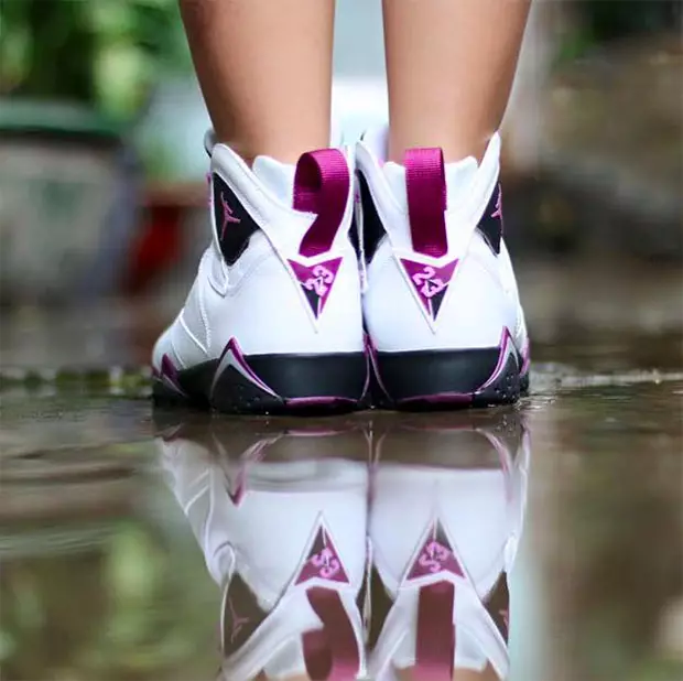 Air Jordan 7 Retro GS Fuchsia Inang'aa kwa Miguu