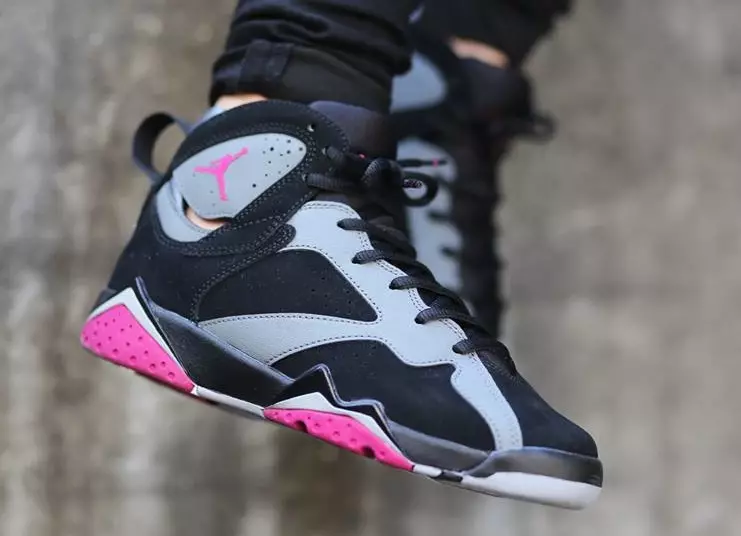 Opomnik za izdajo Air Jordan 7 GS “Fuchsia Flash”.