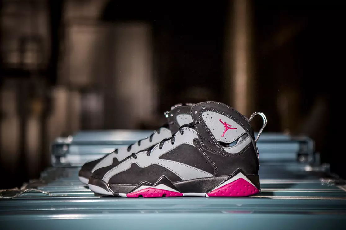 „Air Jordan 7 GS Fuchsia Flash“.