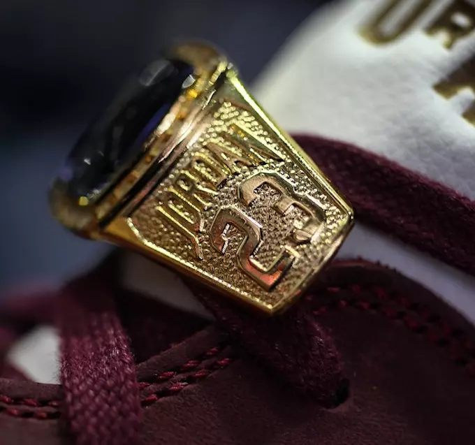 Čipkované zámky Air Jordan Cigar Champagne Ring