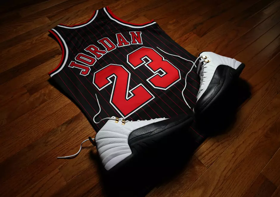 Tricou negru cu dungi Michael Jordan 1996-97 de Mitchell & Ness