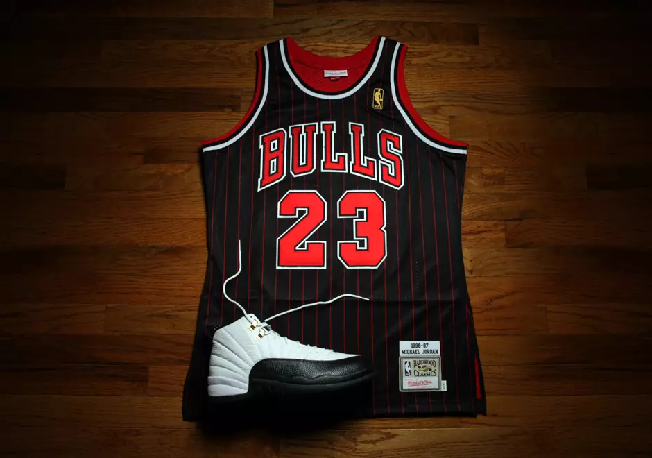 Մայքլ Ջորդան 1996-97 Black Pinstripe Jersey Mitchell Ness