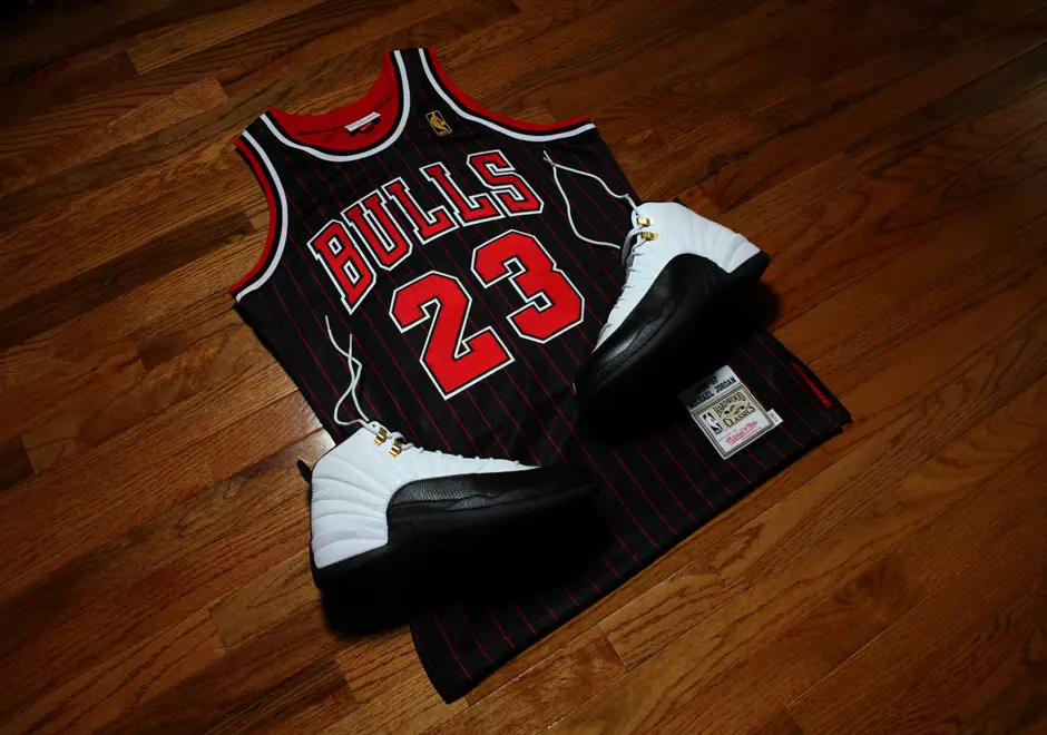 Tricou negru cu dungi Michael Jordan 1996-97 Mitchell Ness