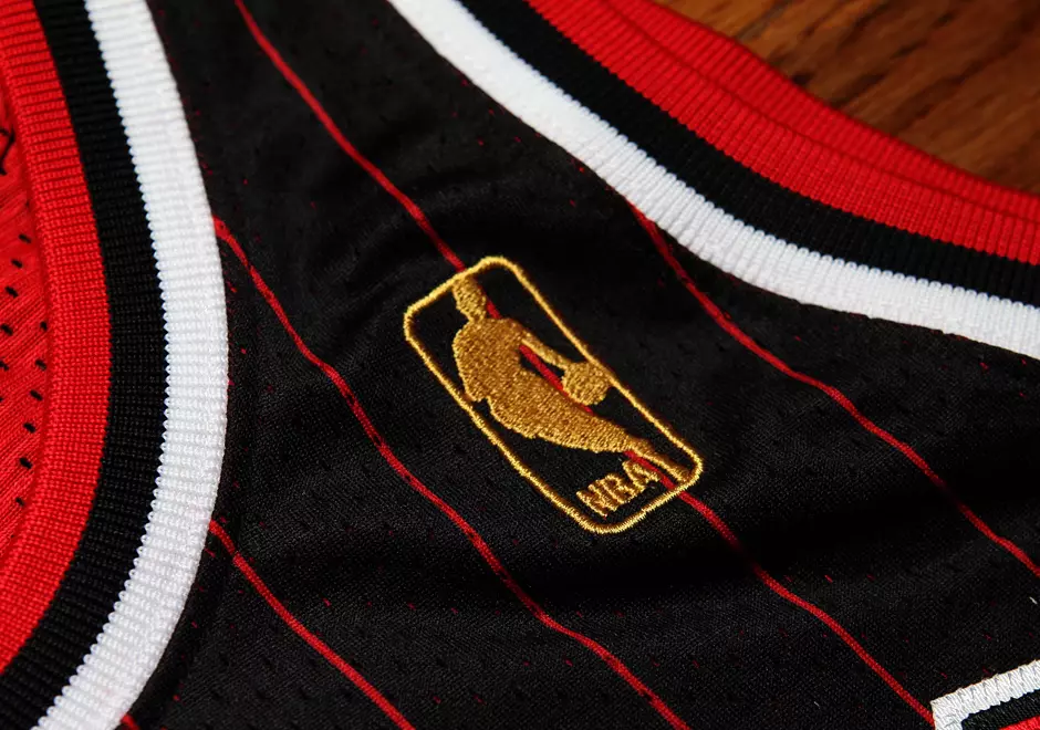 Maglia nera gessata Michael Jordan 1996-97 Mitchell Ness