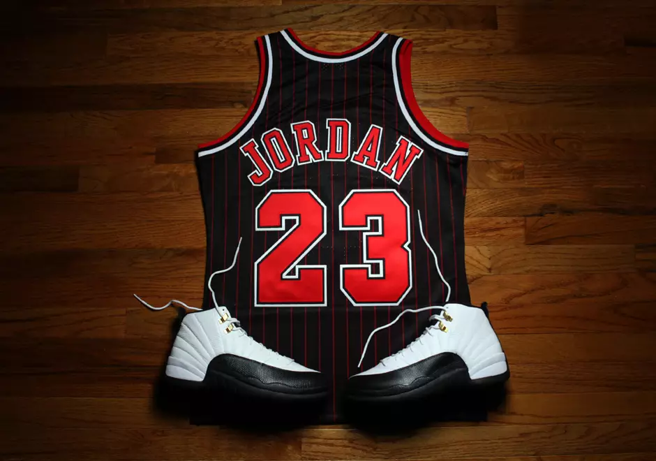 Michael Jordan 1996-97 crni prugasti dres Mitchell Ness