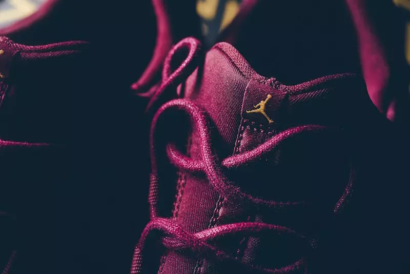 Oíche Maroon Cuil Jordan Deca Velvet