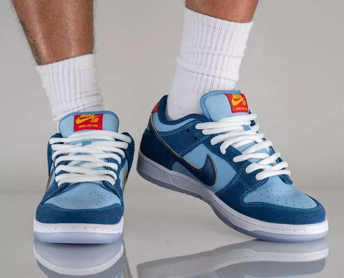 Varför så sorgligt Nike SB Dunk Low DX5549-400 Releasedatum på fötterna