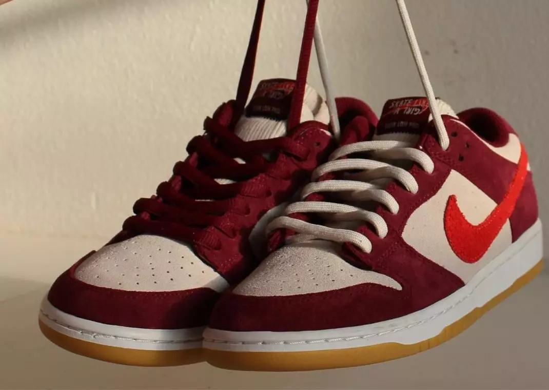 Скејт како девојка Nike SB Dunk Low DX4589-600