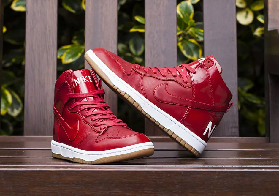 Nike Dunk High Lux SP Gym Merah