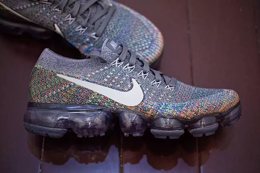 Բազմագույն Nike VaporMax