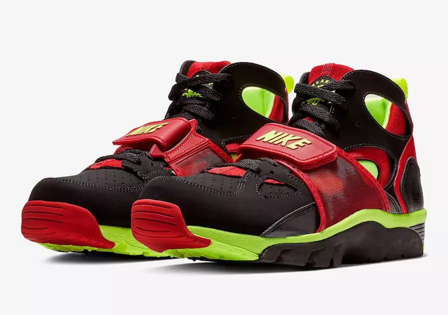 Nike Air Trainer Huarache Disponibil în negru, volt și roșu