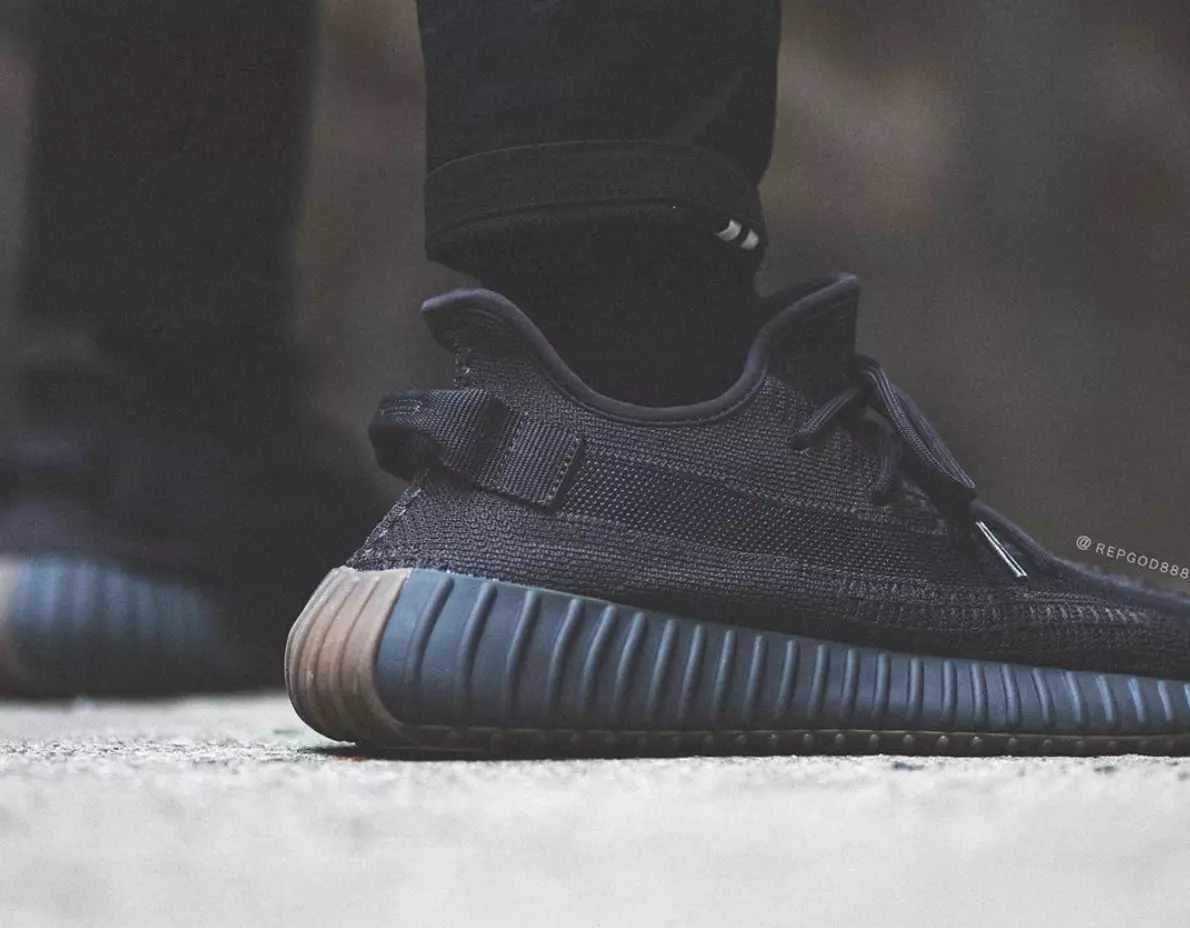 adidas Yeezy Boost 350 V2 Cinder FY2903 Tanggal Rilis On-Feet