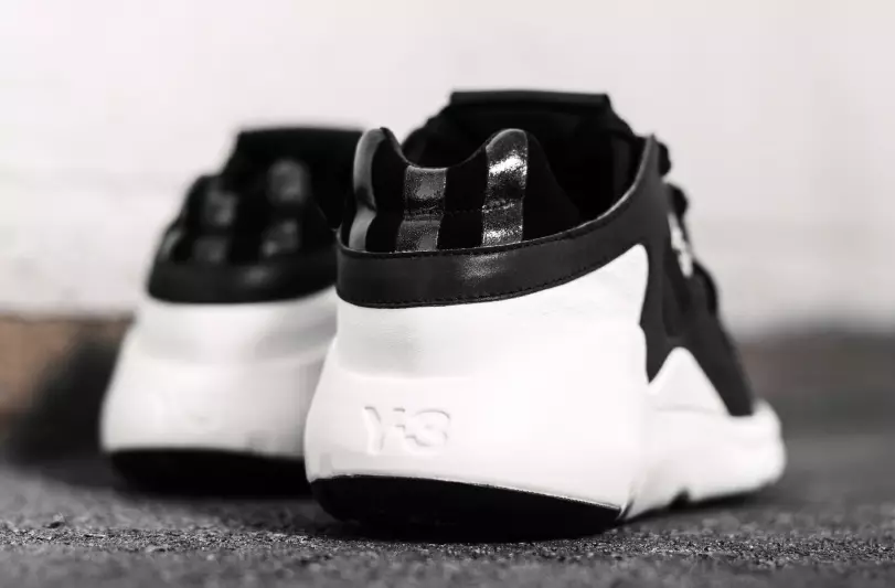 Y-3 QR Run أسود أبيض