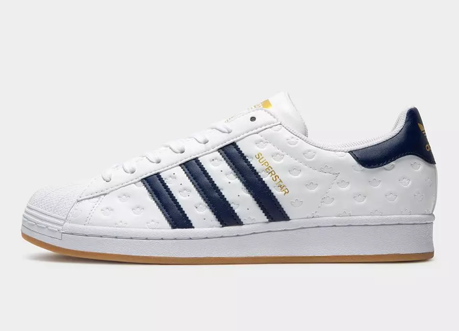 adidas Superstar con marchio impresso all-over con suole in gomma