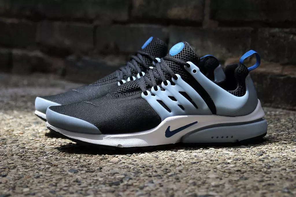 Nike Air Presto Essential ကို အနက်ရောင်နှင့် အပြာရောင် Jay တို့ဖြင့် ရရှိနိုင်သည်။