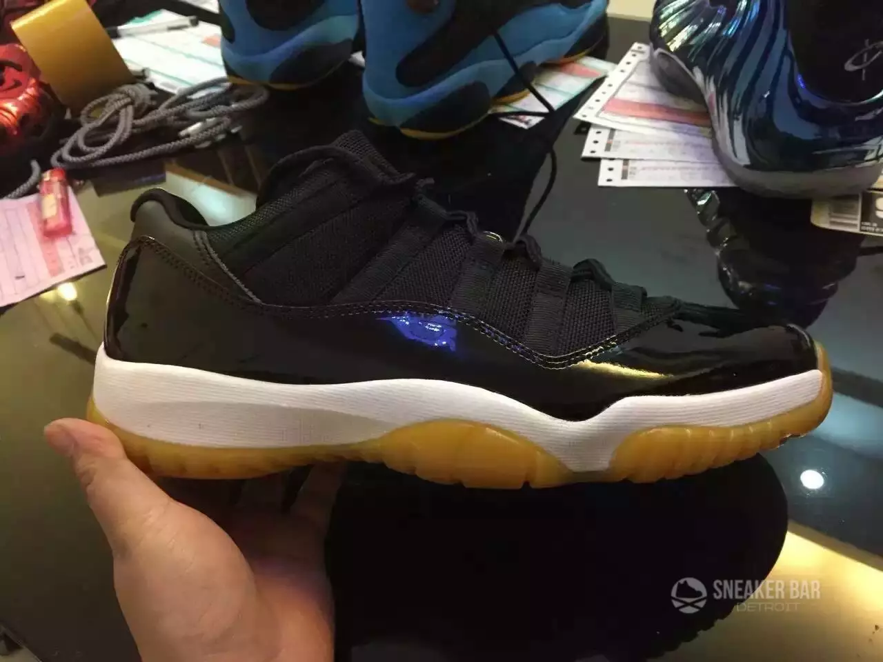 Air Jordan 11 Retro Faible Gum Noir